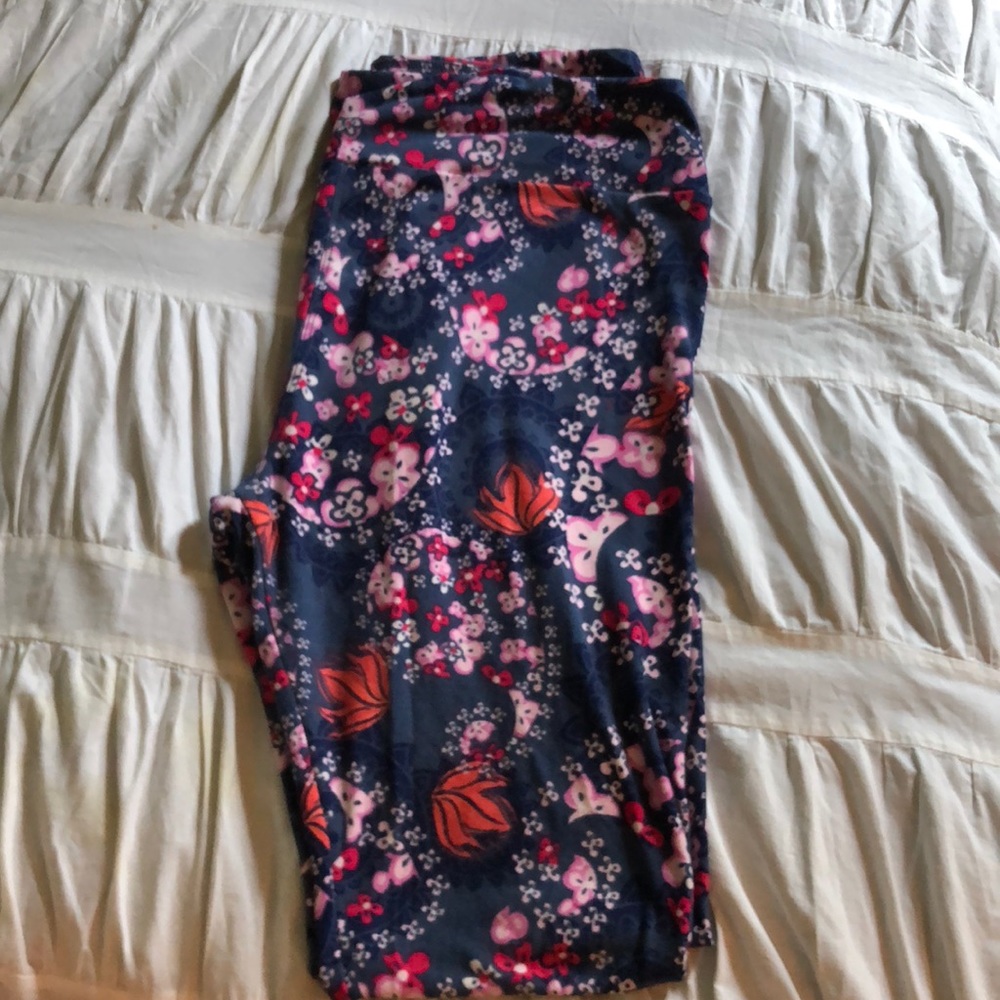 Lovely LuLaRoe Leggings in TC